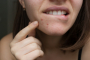 Acne op de kin behandelen met duurzame huidverzorging van Leef.nl